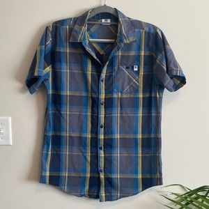 DC Plaid Button down short sleeve shirt Men’s M